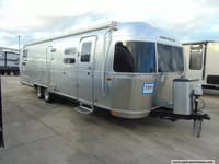 51843 - 30' 2020 Airstream Flying Cloud 30RB TWIN Image 1