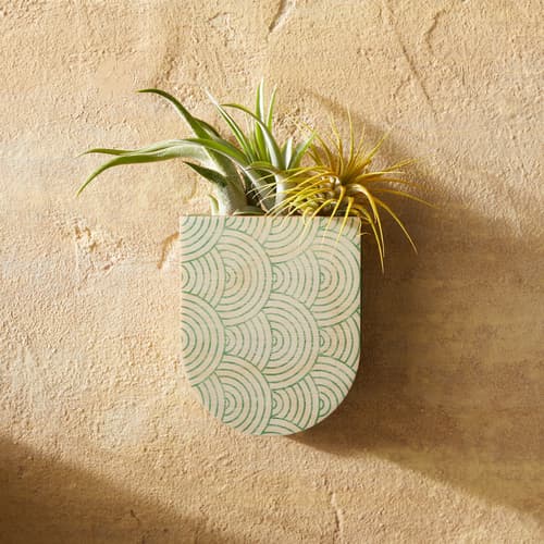 HANG TIME VESSEL WALL PLANTER view 1