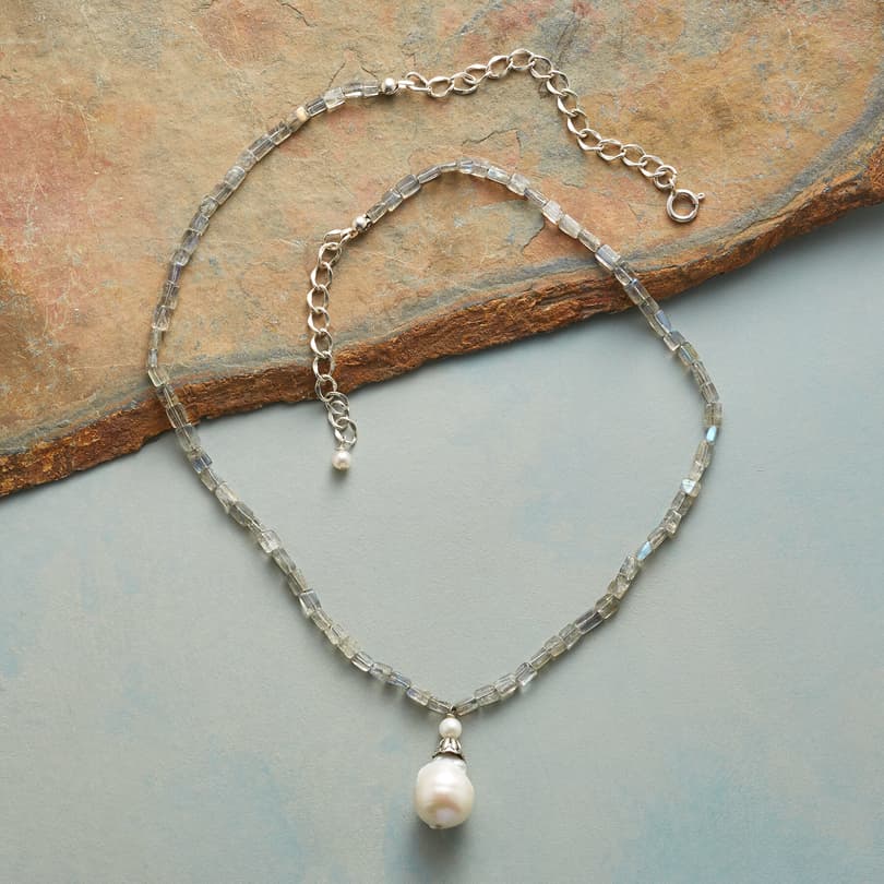 BELLFLOWER PEARL NECKLACE view 1