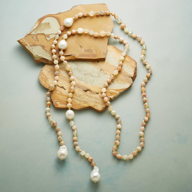 PEARL LARIAT NECKLACE view 1