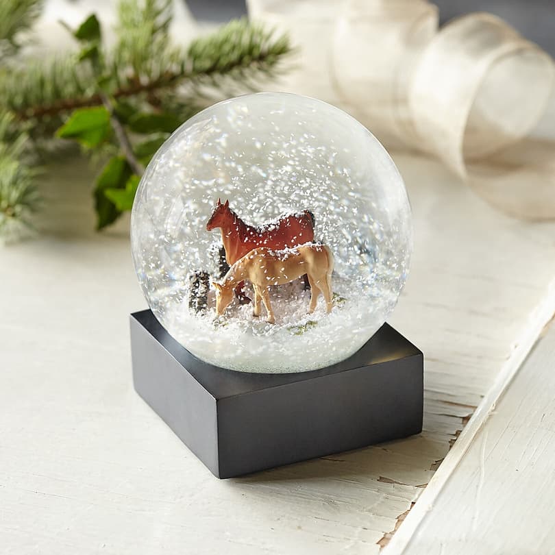 HORSE COUNTRY SNOWGLOBE view 1