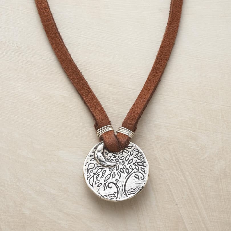 BOUNDLESS LOVE NECKLACE view 1