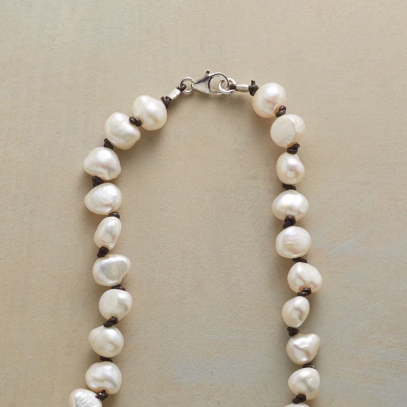 PEARL STORYLINE NECKLACE view 2