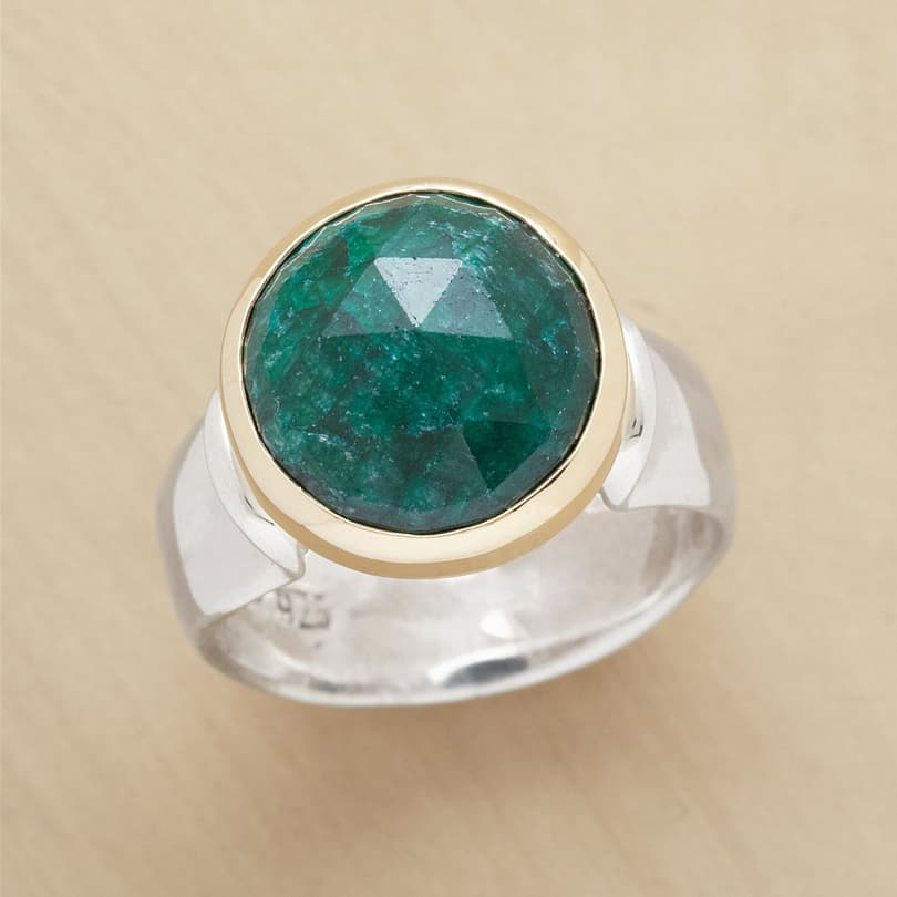 EMERALD THRONE RING view 1