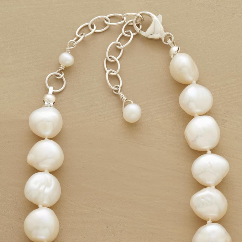 INDIVIDUALIST PEARL NECKLACE view 2