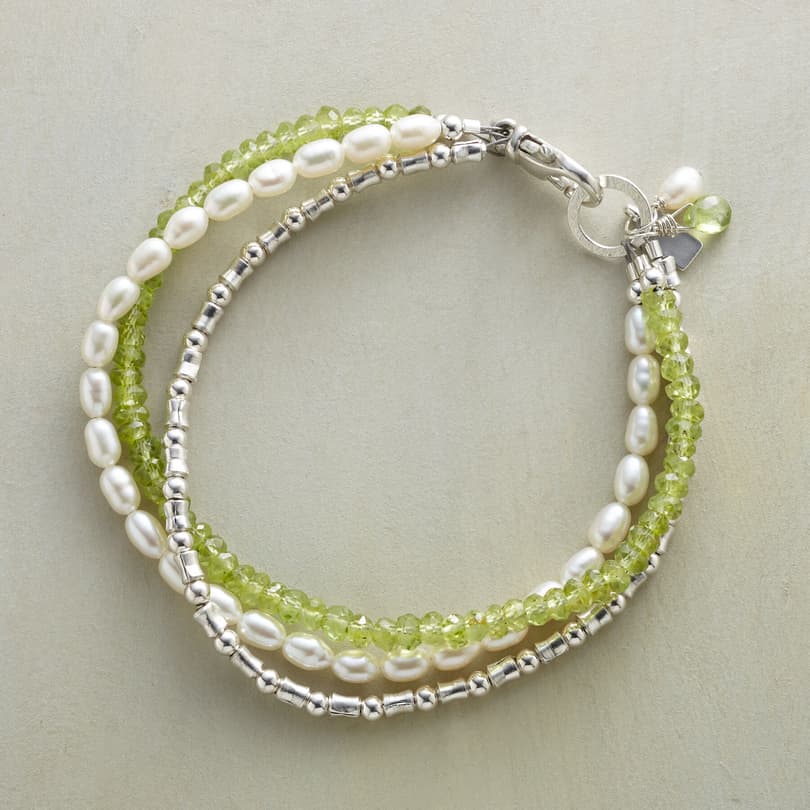 PERIDOT AND PEARL BRACELET view 1