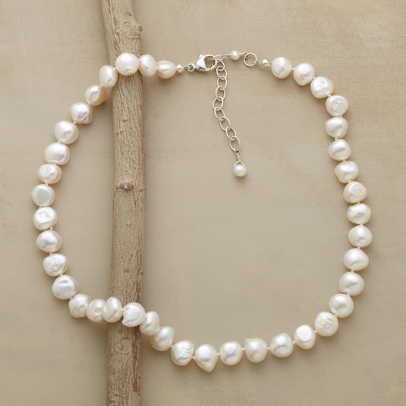 INDIVIDUALIST PEARL NECKLACE view 1