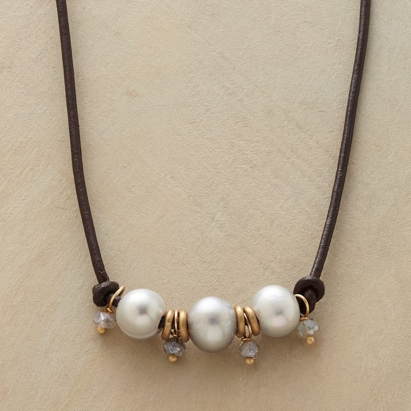 PEARL LINEUP NECKLACE view 1