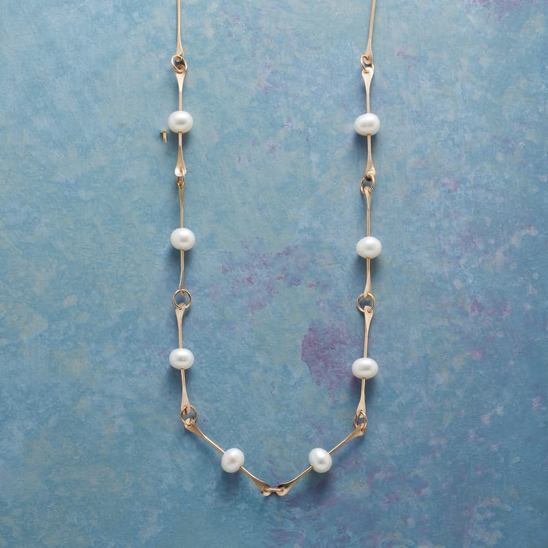 PEREGRINATION PEARL NECKLACE view 1