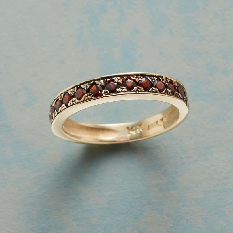 RING OF ROSES BAND IN YELLOW GOLD view 1