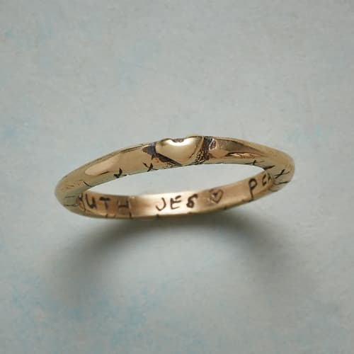 YELLOW GOLD SWEET KISS RING view 1