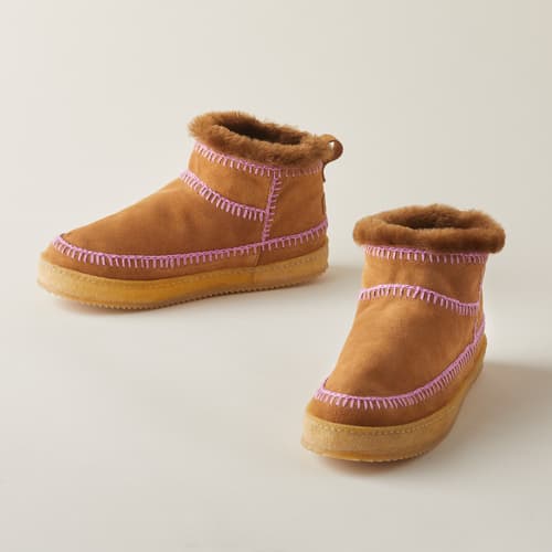 Nyuki Crochet Boots View 3Camel