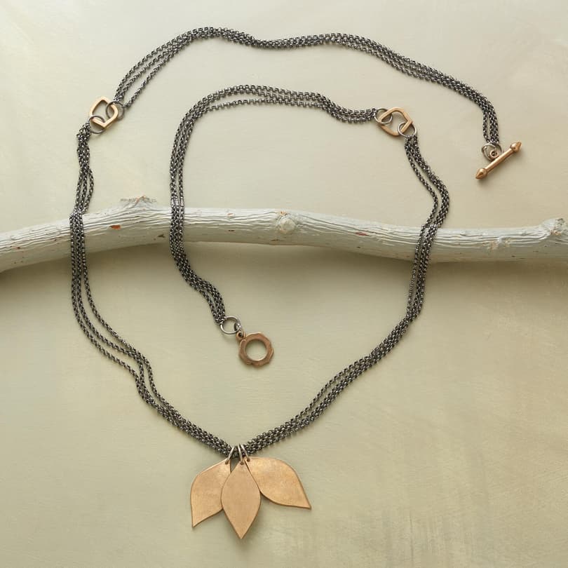 ETERNAL LEAVES NECKLACE view 1