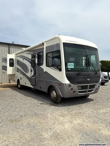 64332 - 33' 2005 Fleetwood Southwind 32VS FORD w/2 Slides Image 1