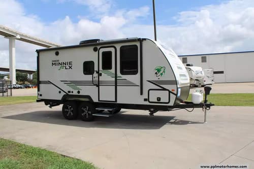 63963 - 22' 2022 Winnebago Micro Minnie Flx 2108DS w/Slide Image 1