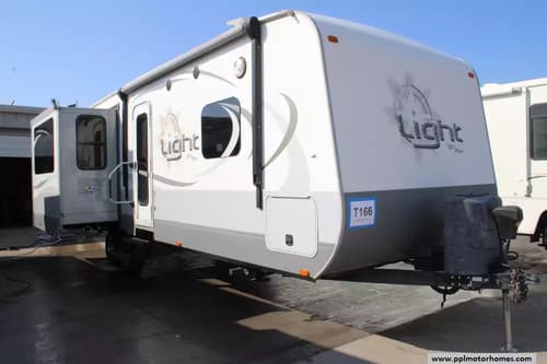 62106 - 32' 2014 Highland RV Open Range Light 274RLS w/2 Slides Image 1