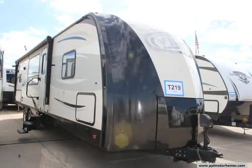 64785 - 32' 2016 Forest River Vibe 268RKS w/Slide Image 1