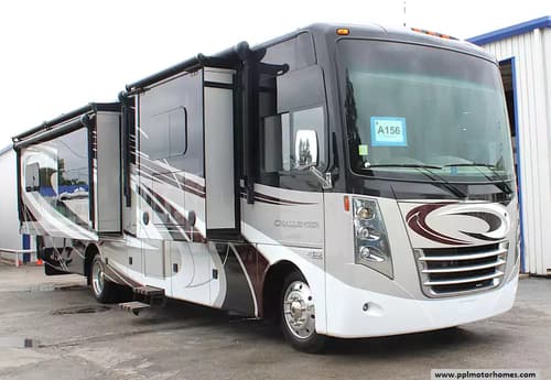 63358 - 38' 2017 Thor Challenger 37KT w/3 Slides Image 1
