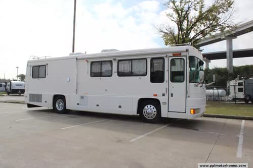 61164 - 34' 1998 Foretravel Unicoach 3402 U270 325hp Cummins Image 1