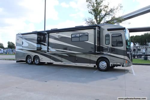 64708 - 42' 2013 Winnebago Tour 42QD 450hp Cummins w/3 Slides Image 1