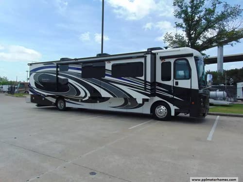 63291 - 41' 2017 Holiday Rambler Endeavor Xe EX3 360hp Cummins w/2 Slides - Bunk House Image 1