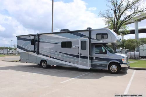 62600 - 32' 2021 Forest River Sunseeker Classic 3010DS w/2 Slides Image 1