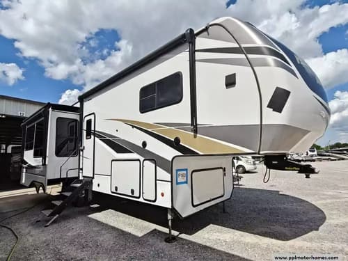 63304 - 35' 2021 Alliance RV Paradigm 310RL w/3 Slides Image 1