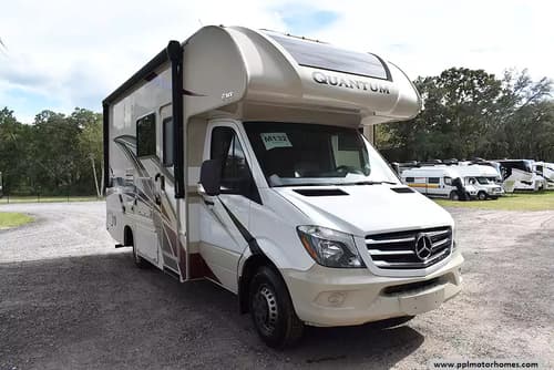 60998 - 24' 2020 Thor Quantum KM24 w/Slide Image 1