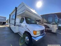 61786 - 29' 2005 Winnebago Minnie 29B w/2 Slides Image 1