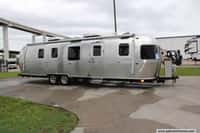 58990 - 33' 2018 Airstream Classic 33FBQ Image 1