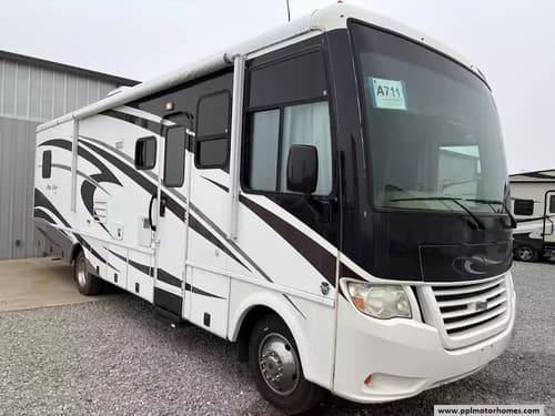 62782 - 33' 2013 Newmar Bay Star Sport 3209 w/2 Slides Image 1
