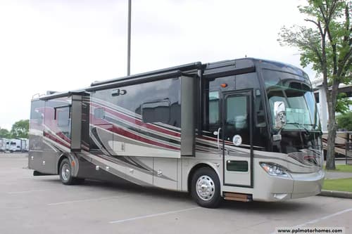 62684 - 40' 2014 Tiffin Phaeton PHA 380hp Cummins w/4 Slides Image 1