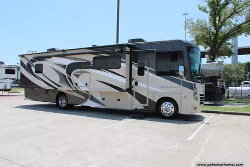 64005 - 37' 2019 Thor Miramar 35.2 w/2 Slides Image 1