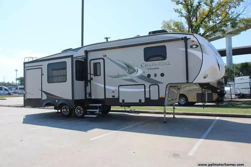61067 - 33' 2019 Coachmen Chaparral 298RLS w/3 Slides Image 1