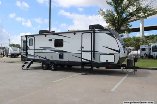 63560 - 30' 2022 Cruiser RV Twilight Signature 2690 w/Slide Image 1