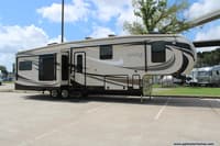 64113 - 38' 2015 Jayco Pinnacle 36KPTS w/3 Slides & Generator Image 1