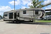 64113 - 38' 2015 Jayco Pinnacle 36KPTS w/3 Slides & Generator Image 1