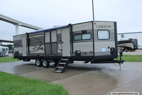 63198 - 33' 2016 Forest River Cherokee 274VFK w/Slide Image 1