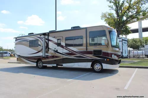 60941 - 33' 2013 Thor Hurricane 33G w/2 Slides Image 1