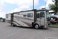62961 - 39' 2005 Fleetwood Discovery 39L 330hp Caterpillar w/4 Slides Image 1