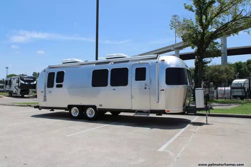 64234 - 28' 2016 Airstream International 28 SERENITY Image 1