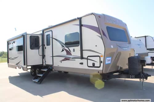 60625 - 33' 2017 Forest River Rockwood Ultra Lite 2906WS w/3 Slides Image 1