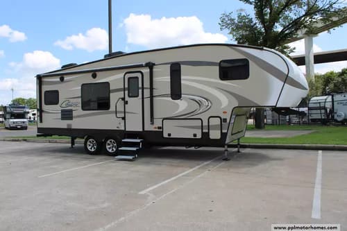 64158 - 31' 2018 Keystone Cougar X-Lite 27RKS w/2 Slides Image 1