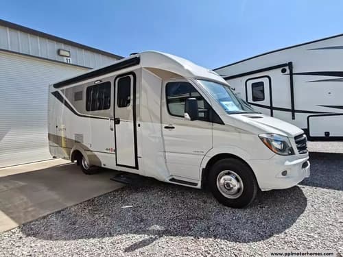 63621 - 25' 2016 Leisure Travel Unity U24MB w/Slide Image 1