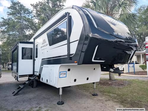 63389 - 34' 2024 Brinkley RV Model Z 2900 w/3 Slides Image 1