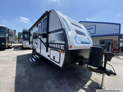 63652 - 22' 2024 Winnebago Micro Minnie 2108FBS w/Slide Image 1