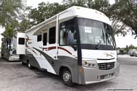 60885 - 33' 2006 Winnebago Voyage 33V w/2 Slides Image 1