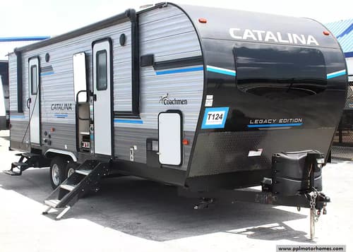 64086 - 31' 2023 Coachmen Catalina Legacy Edition 263FKDS w/2 Slides Image 1