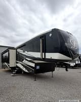 64897 - 44' 2019 Drv Mobile Suites 44 CUMBERLAND w/3 Slides & Generator Image 1