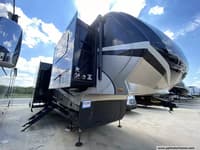 64910 - 41' 2019 Vanleigh RV Beacon 40FLB w/6 Slides & Generator Image 1